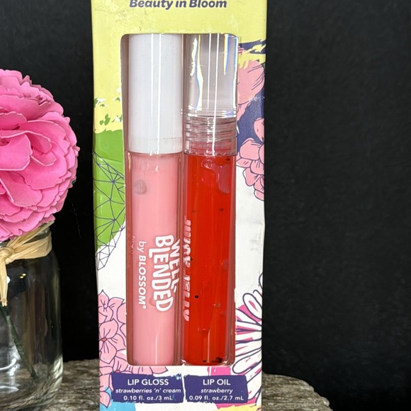 Blossom Well Blended Lip Gloss in Strawberries ‘n’ Cream & Lip Oil in Strawberry - Picture 3 of 10